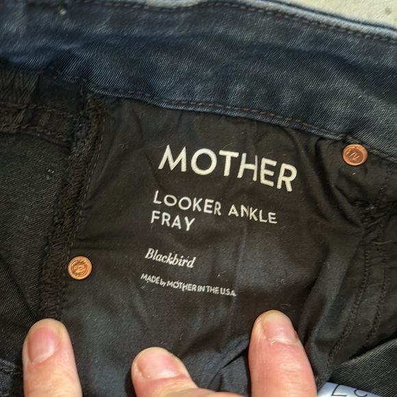 Mother Looker Ankle Fray Black Jeans in Blackbird Size 27 - Picture 5 of 8